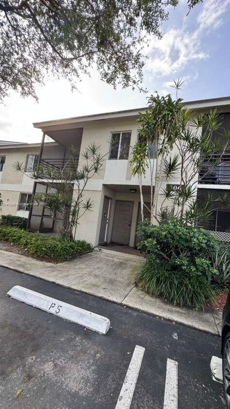 Primary Photo - 306 Gardens Dr