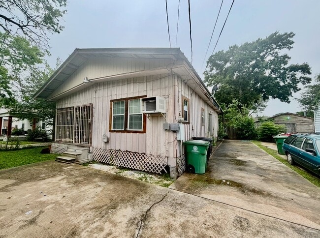 Building Photo - 6124 Goforth St