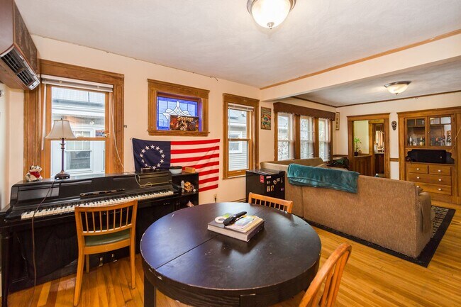 Foto del edificio - 6 bed in Mission Hill