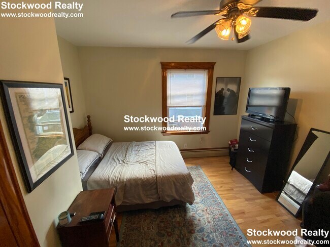 Building Photo - 16 Crescent Ave