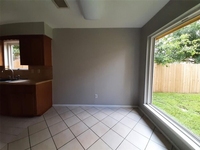 Building Photo - 3511 Dawnwood Dr