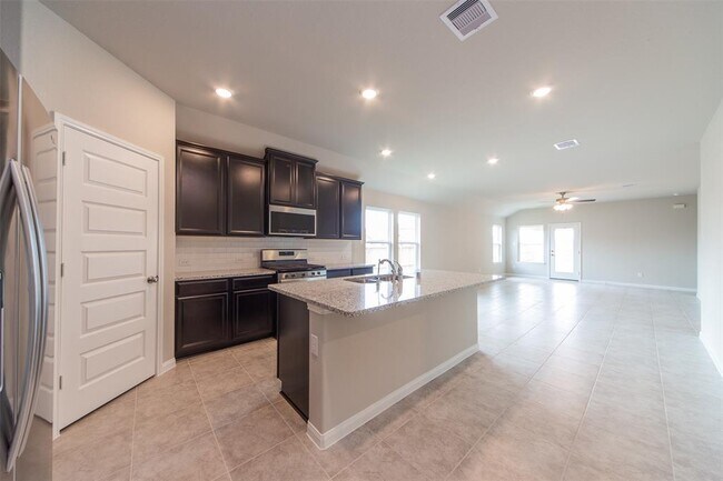 Building Photo - 7034 Toluca Dr