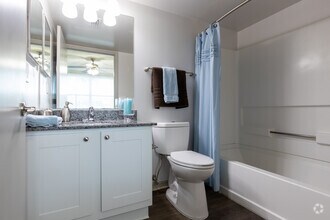 2BR, 2BA - 935SF - Madalyn Landing