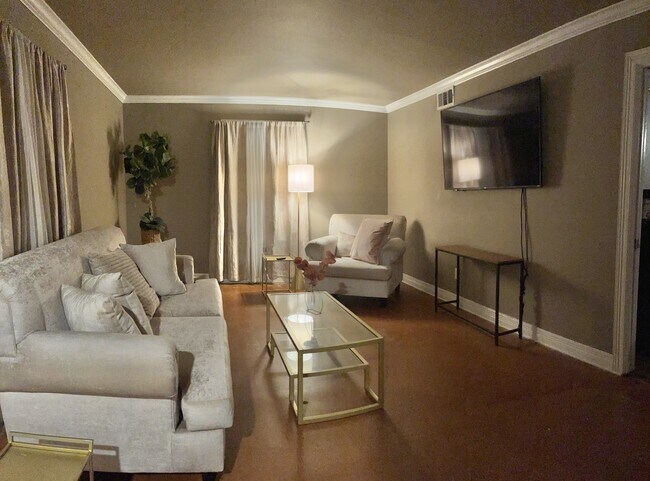 Foto del edificio - 2512 Parham Dr