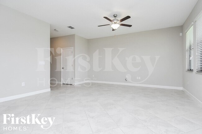 Foto del edificio - 9823 Ivory Dr