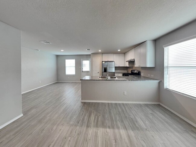 Foto del edificio - 3238 Kornberg Dr