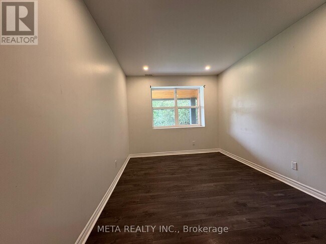 Building Photo - 35 Duncombe Blvd