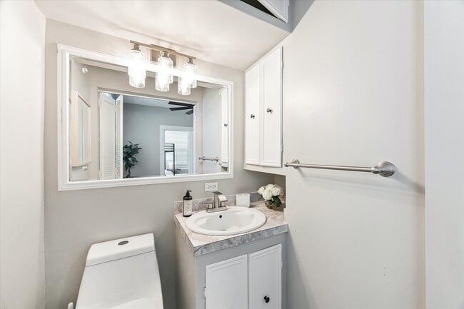 Building Photo - 3828 Seawall Blvd