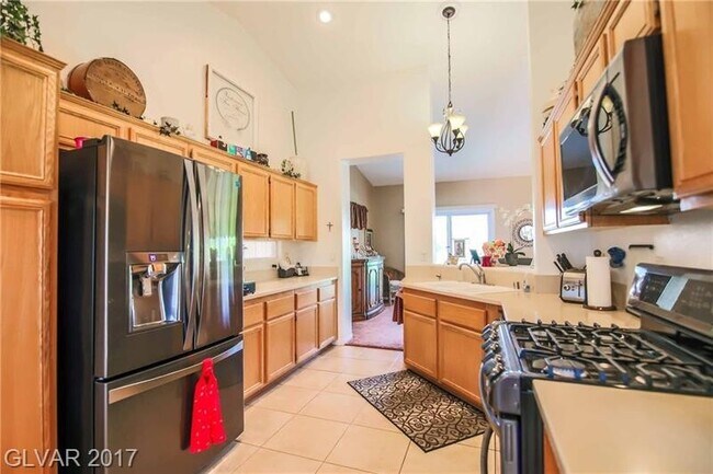Foto del edificio - ** COMING SOON LISTING ** Charming Single-Story Home with Spa & Covered Patio Near Spencer & Wigw...