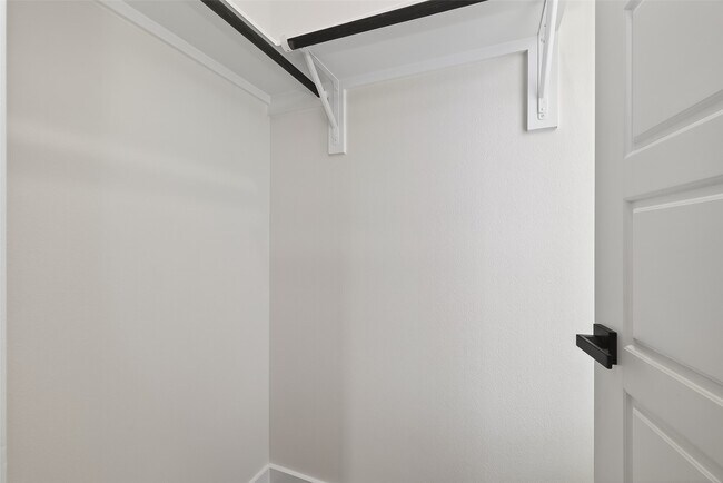 Building Photo - 5523 Haight St