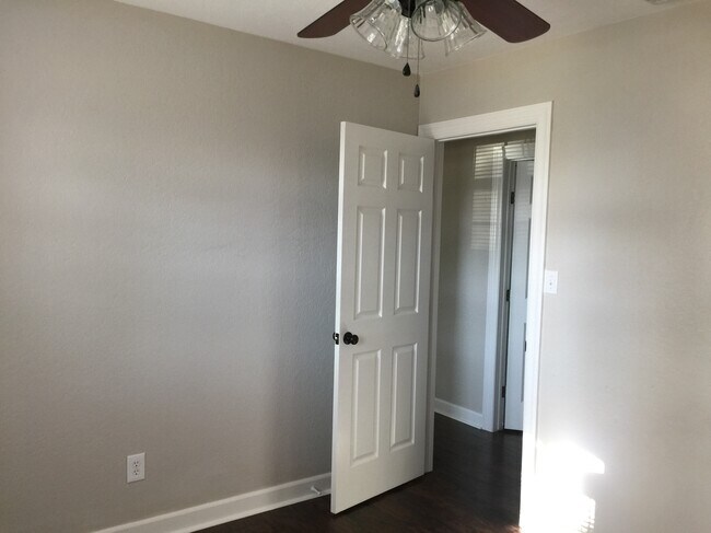 Foto del edificio - 1625 Farmington Ave