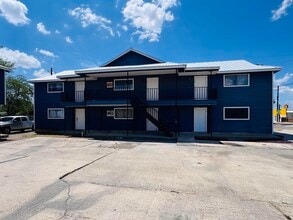 Building Photo - 1303 E Eistetter St