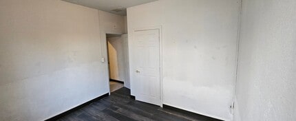 Building Photo - 433 Wall St