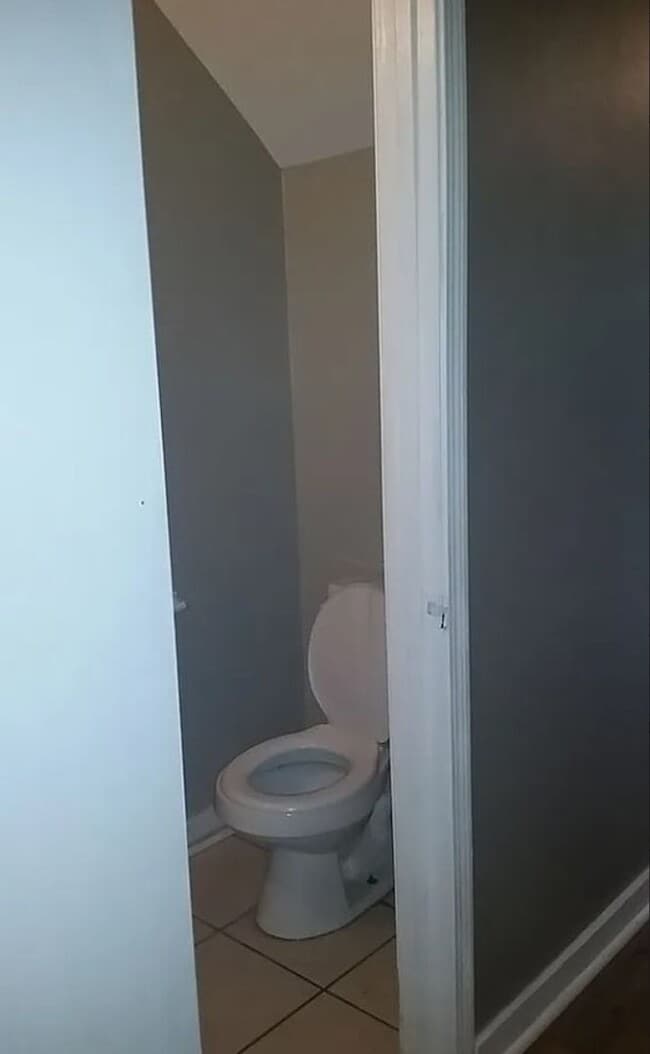 Building Photo - DO NOT APPLY RESIDENT ADD ON- UNIT IS NOT ...