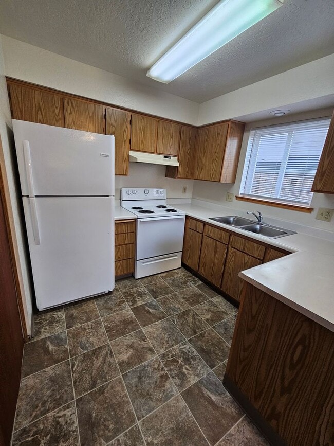 Building Photo - 592