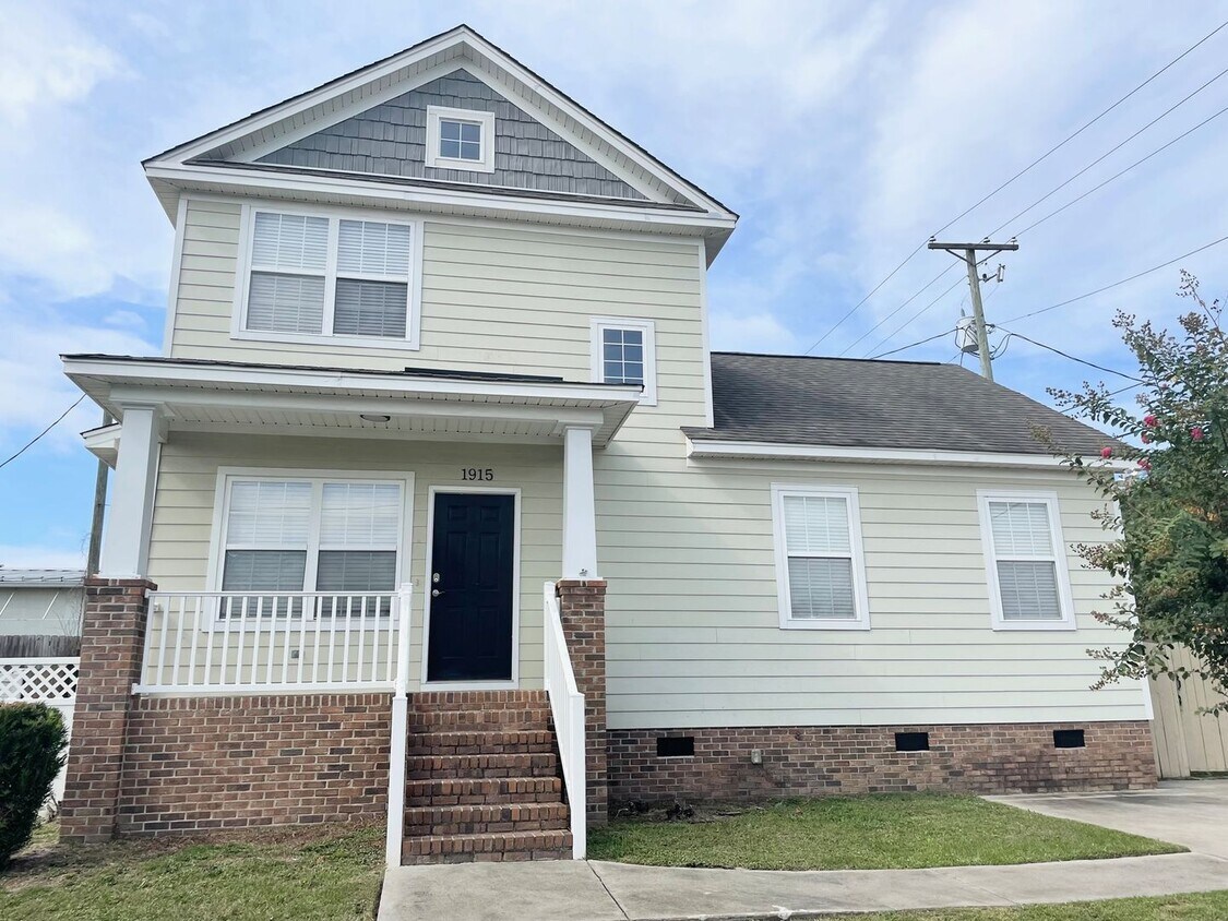 Foto principal - Nice Home located in Rosewood area and clo...