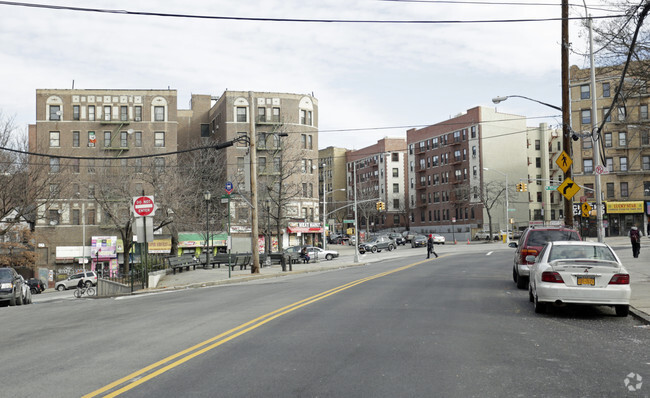 Building Photo - 2800 Sedgwick Ave