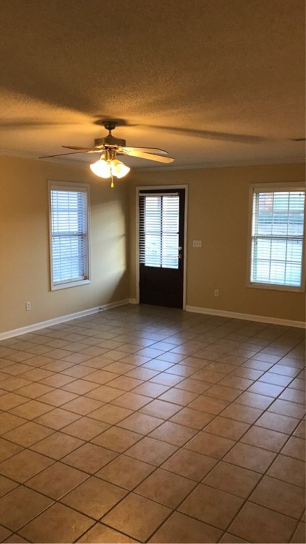 Building Photo - 2 Bedroom 2 Bath Townhome FULLY FURNISHED