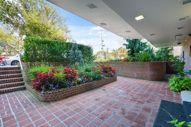Foto del edificio - 1608 Ocean Pkwy