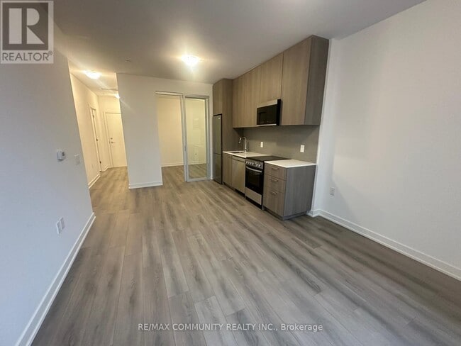 Photo du bâtiment - 7439 Kingston Rd