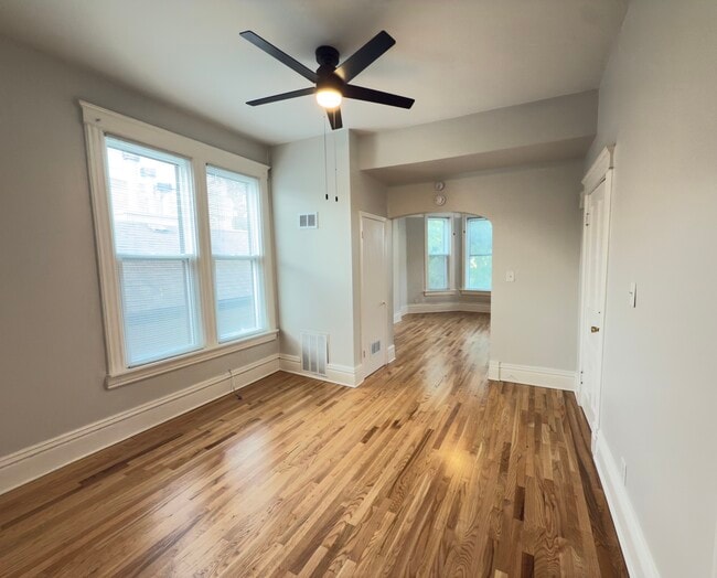 Building Photo - 845 N Mozart St