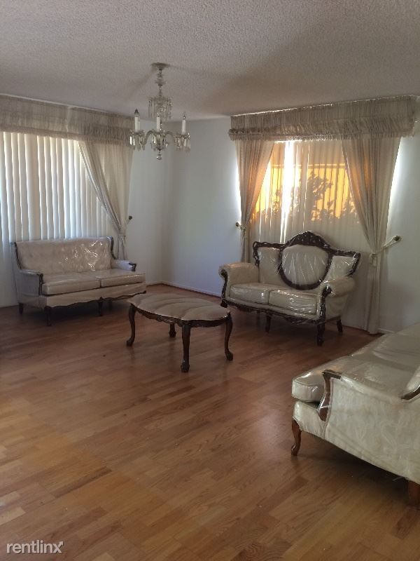 Building Photo - 3 br, 3 bath House - 23400-23450 vanowen st