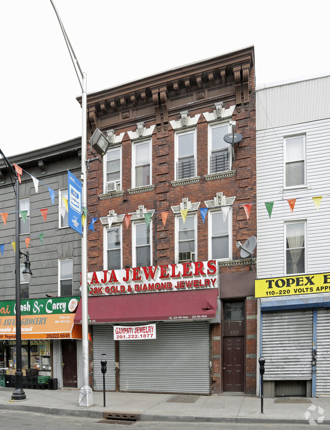 Building Photo - 820 Newark Ave