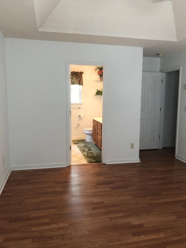 Foto del edificio - 2218 Tree Ridge Rd