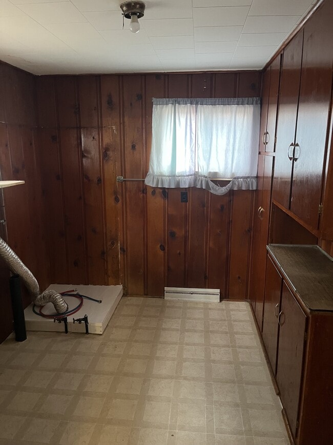 Building Photo - 2424 Van Buren Ave