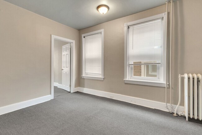 Building Photo - 5 Bedroom, 2 full bath Norristown Rental!
