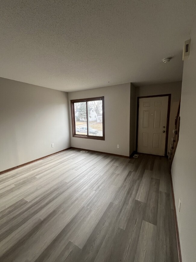 Building Photo - Fully Renovated 2Br / 1.5Ba Home with Deta...