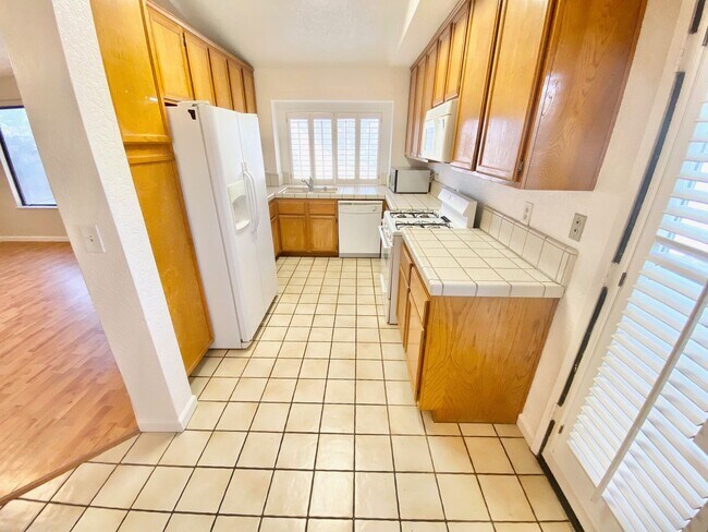 Building Photo - CHARMING ONE SINGLE-FAMILY HOME 2 BD/ 1 FB LOCATED IN VENTANA HILLS COMMUNITY