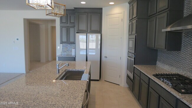 Building Photo - 5862 N 86th Dr