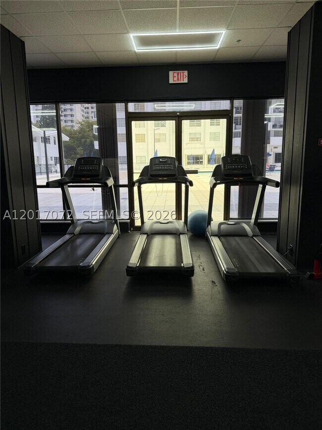 Foto del edificio - 2750 NE 183rd St