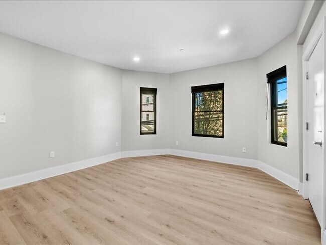 Building Photo - 87 Malden St