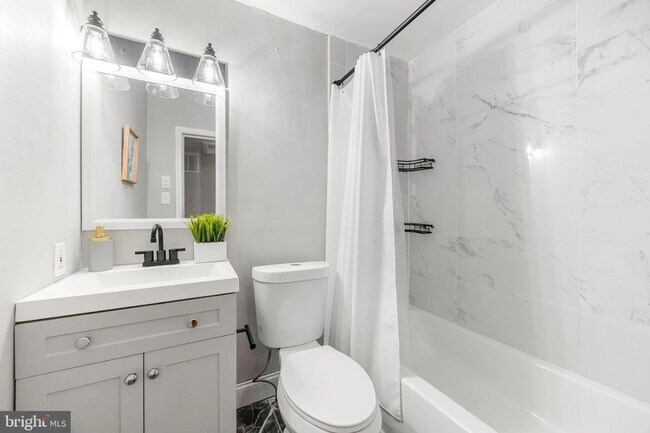 Foto del edificio - 4633 Kernwood Ave
