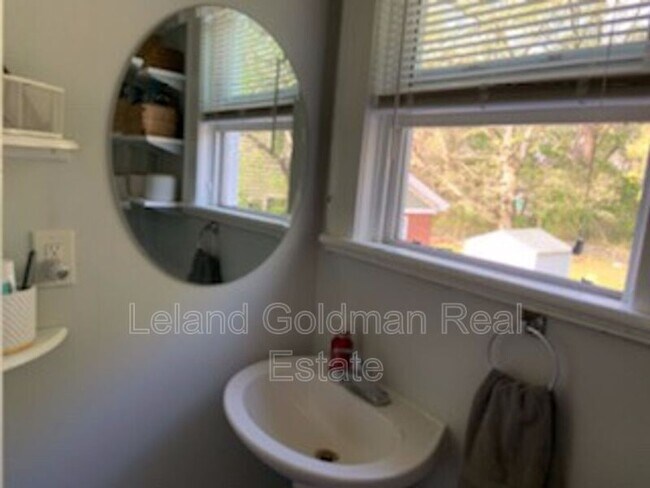 Foto del edificio - 4872 Shore Dr