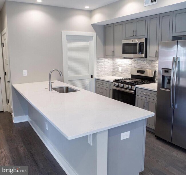 Foto del edificio - 1701 Trinidad Ave NE