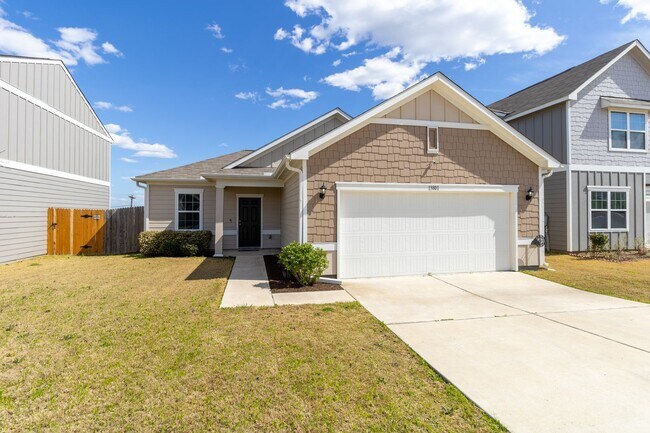 Building Photo - Gorgeous 3 bedroom, 2 bathroom Home with Community Pool in Manor!!!