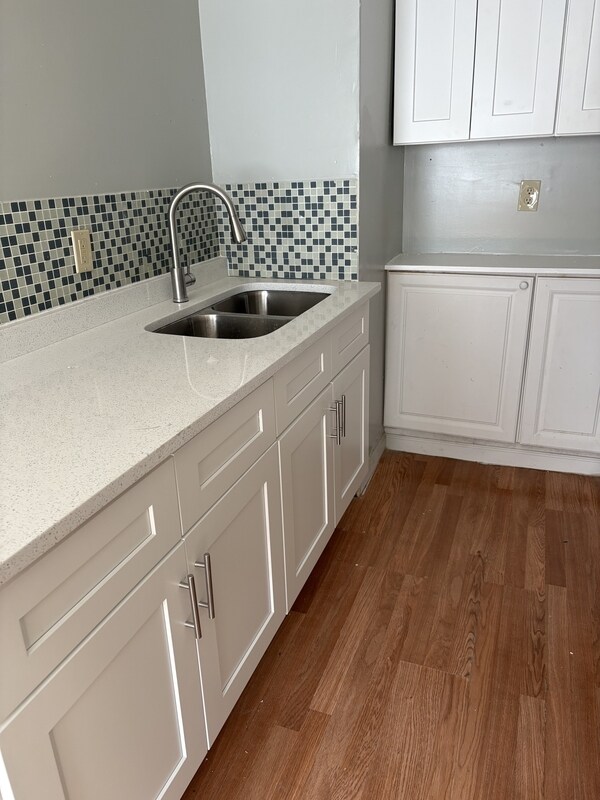 Foto principal - 166 Crowley Ave
