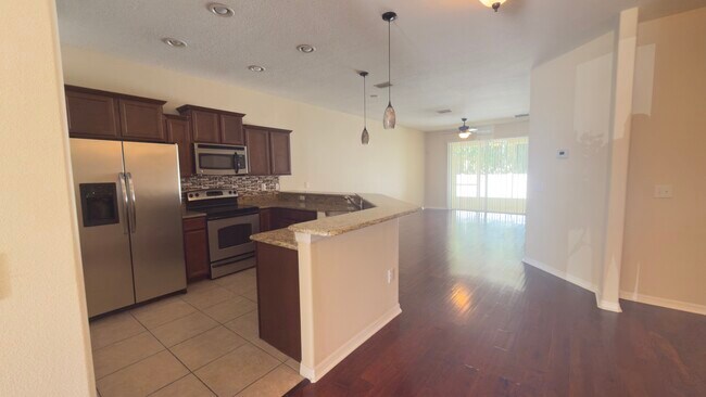 Foto del edificio - 4008 Shade Tree Ln