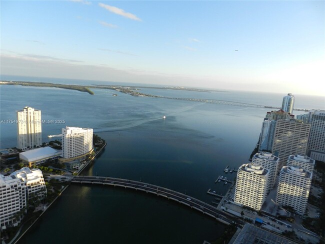 Foto del edificio - 495 Brickell Ave