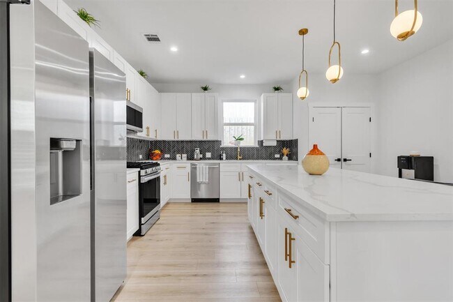 Foto del edificio - 2307 Lathan Ln