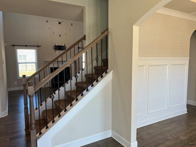 Building Photo - 105 Lacey Oak Ln
