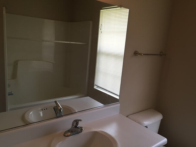 Building Photo - 2415 Ramblewood Dr