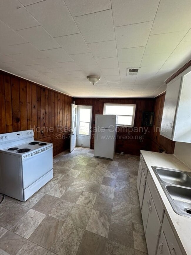 Building Photo - 1432 Douglas St