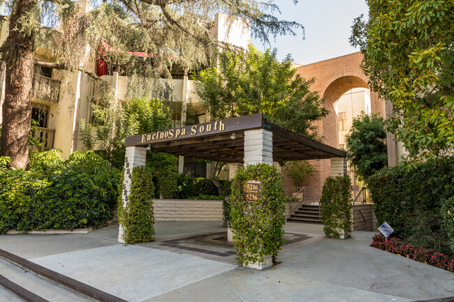 Main entrance to Encino Spa South - 5236 Yarmouth Ave