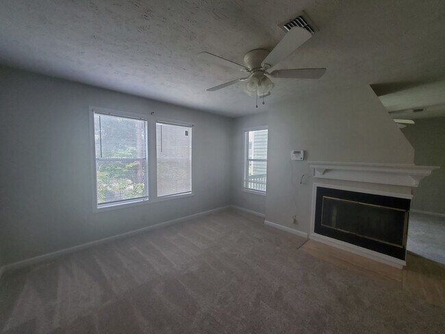 Building Photo - 6821 Willowbrook Dr