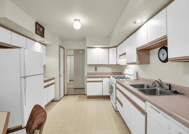 Foto del edificio - 1801 Glenwood Oaks Ct