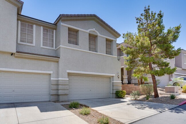 Foto del edificio - SPACIOUS 3 BEDROOM TOWNHOME